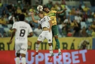 Lance do jogo entre Cuiabá x Ferroviária. Imagem: AssCom Dourado