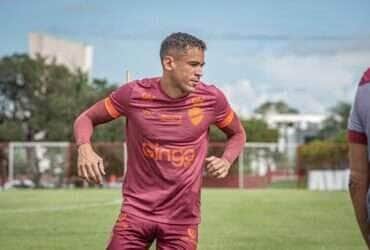 Vila Nova x Botafogo-SP: onde assistir ao vivo, escalações e tudo sobre o confronto da Série B 2025. Imagem: @betocorreaphoto