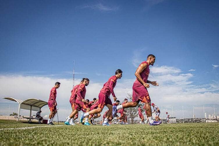 Vila Nova x Chapecoense: onde assistir, escalações e tudo sobre o confronto pela Série B 2025. Imagem: @betocorreaphoto