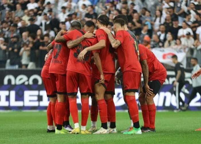 Sport x Fortaleza: onde assistir, horário e prováveis escalações do duelo nordestino no Brasileirão 2025. Imagem: @giuliano.film