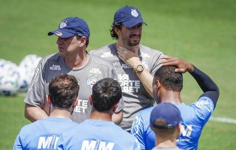 Onde assistir Cruzeiro x Bahia ao vivo: escalações, data e tudo sobre o duelo no Brasileirão 2025. Imagem: @therafao Onde assistir Cruzeiro x Bahia ao vivo: escalações, data e tudo sobre o duelo no Brasileirão 2025. Imagem: @therafao