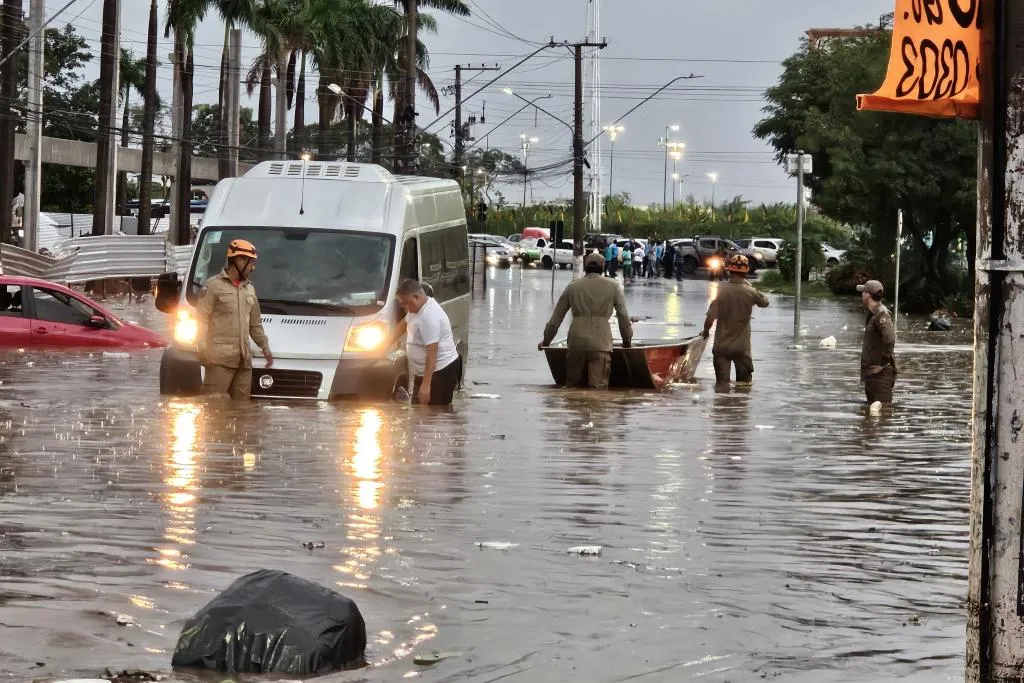 Corpo de Bombeiros atende a 40 ocorrências após temporal em Cuiabá
