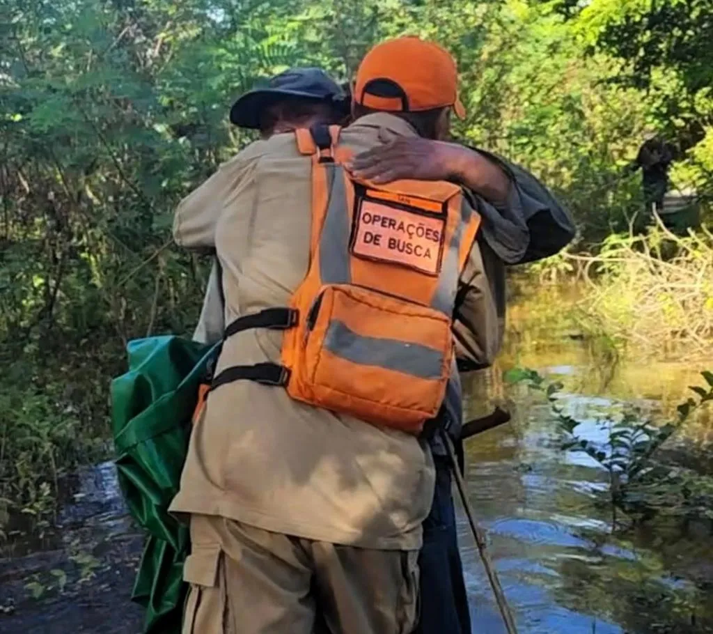Bombeiros resgatam dois homens após quatro dias perdidos no Pantanal de Mato Grosso