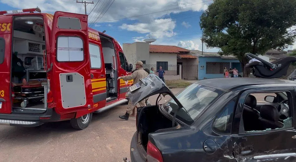 Família fica ferida em colisão entre carros em Sinop