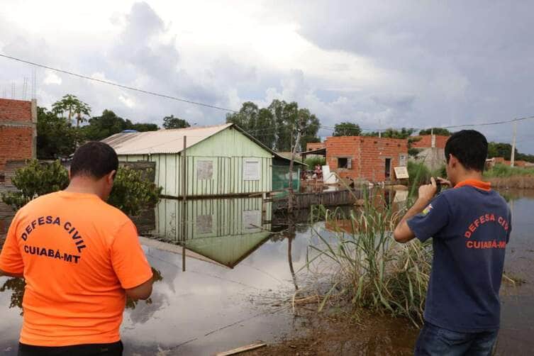 Defesa Civil de Cuiabá atua em 21 bairros após temporal e alerta sobre riscos