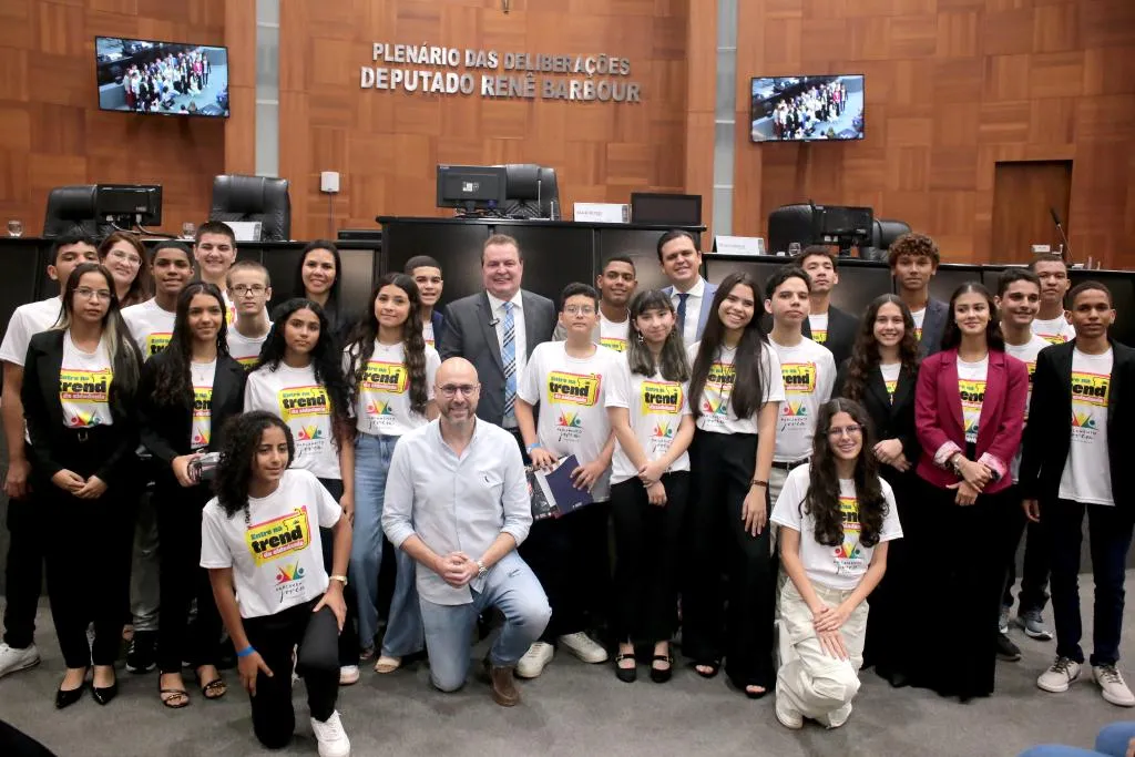 Estudantes de Mato Grosso assumem mandatos no Parlamento Jovem e reforçam formação cidadã