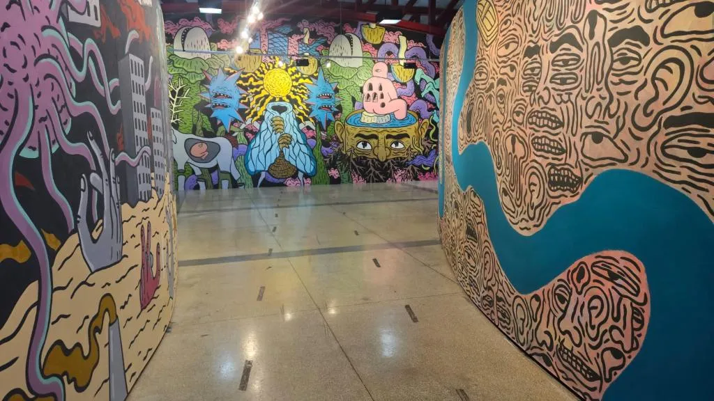 Exposição transforma galeria em universo imersivo e gratuito em Mato Grosso