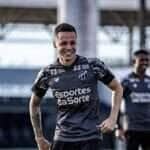 O superintendente da receita federal do Ceará, Ricardo Barbosa, ressalta a importância das doações. “O trabalho da Receita Federal vai muito além da arrecadação de impostos. Temos um importante papel social, evidenciado nas apreensões de mercadorias que realizamos. Hoje é um dia especial, marcado por um evento nacional que acontece simultaneamente em 44 unidades da Receita em todo o Brasil. Nesta ação, faremos doações a 347 órgãos públicos e organizações da sociedade civil, totalizando cerca de R$ 181 milhões. Isso demonstra o impacto positivo do nosso trabalho e o comprometimento de todos os colegas envolvidos em cada etapa até esse resultado final. Na nossa região fiscal, que abrange o Ceará, o Piauí e o Maranhão, quase 145 unidades estão recebendo essas doações hoje. É uma honra compartilhar esse momento com todos vocês e mostrar à sociedade como, com responsabilidade e dentro da legalidade, conseguimos transformar bens apreendidos em benefício coletivo. Muito obrigado”, concluiu. Imagem: Felipe Santos Ceará SC