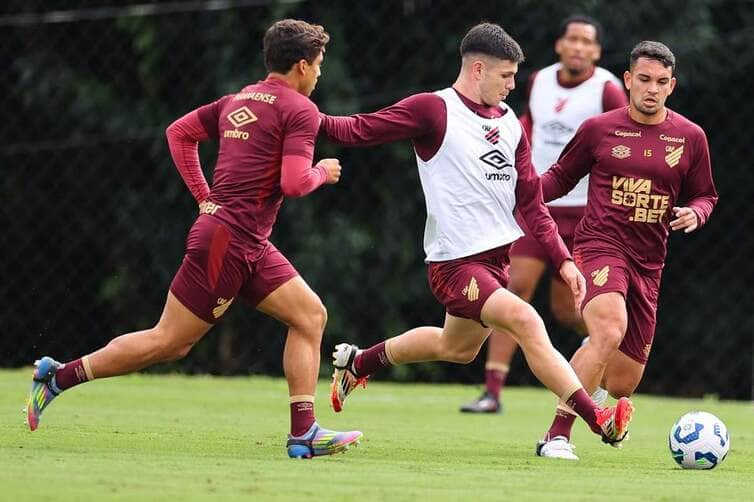 Brusque x Athletico-PR: Onde assistir ao vivo, prováveis escalações e tudo sobre o duelo da Copa do Brasil. Imagem: José Tramontin athletico.com.br