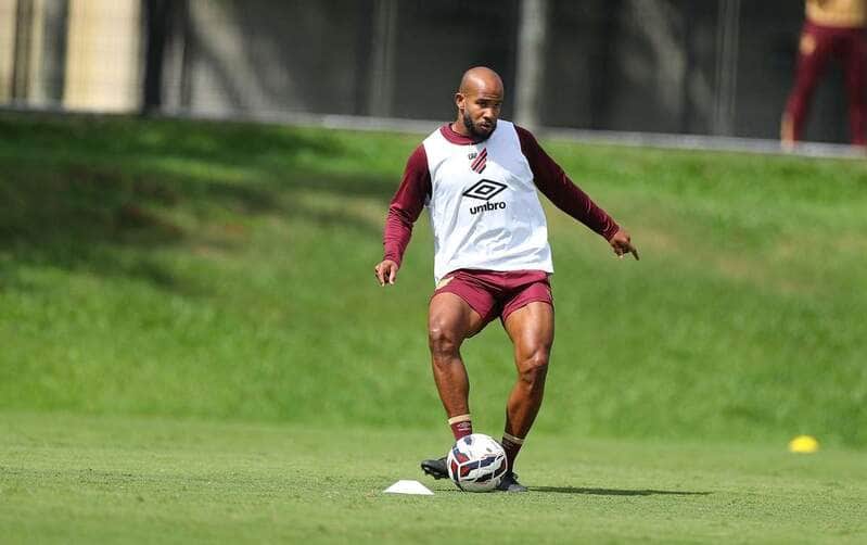 Onde assistir Athletico-PR x Criciúma ao vivo e prováveis escalações da 2ª rodada da Série B. Imagem: Celso da Luz/CEC