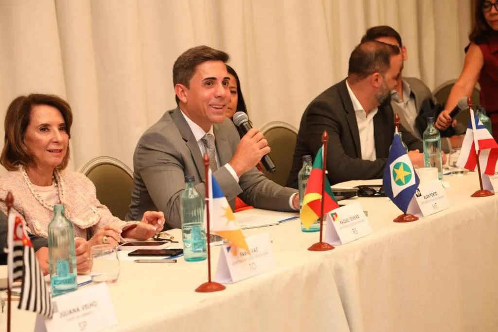 Mato Grosso busca inovação na gestão educacional em seminário internacional