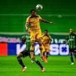 Amazonas x Avaí: onde assistir, escalações e tudo sobre o duelo pela Série B. Imagem: Mourão Panda América-MG