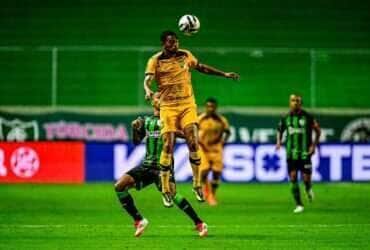 Amazonas x Avaí: onde assistir, escalações e tudo sobre o duelo pela Série B. Imagem: Mourão Panda América-MG