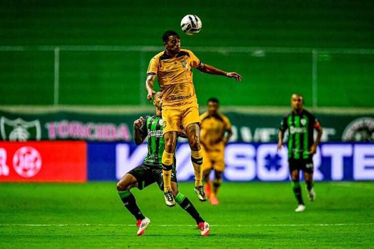 Amazonas x Avaí: onde assistir, escalações e tudo sobre o duelo pela Série B. Imagem: Mourão Panda América-MG
