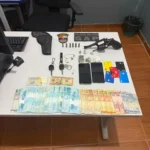 Polícia flagra dupla com drogas, arma e dinheiro em bar de Poconé