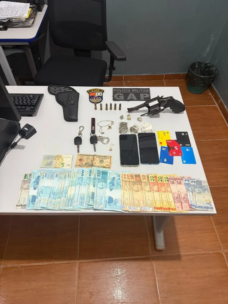 Polícia flagra dupla com drogas, arma e dinheiro em bar de Poconé