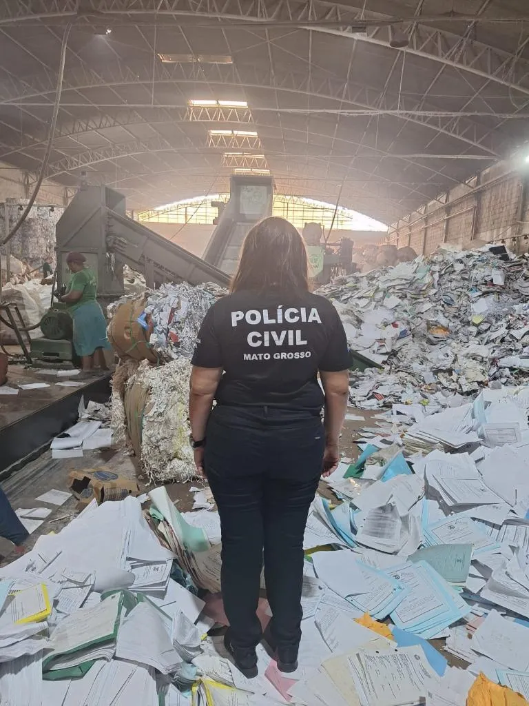 Polícia Civil elimina mais de 2,5 toneladas de papéis sem valor jurídico em ação de reciclagem