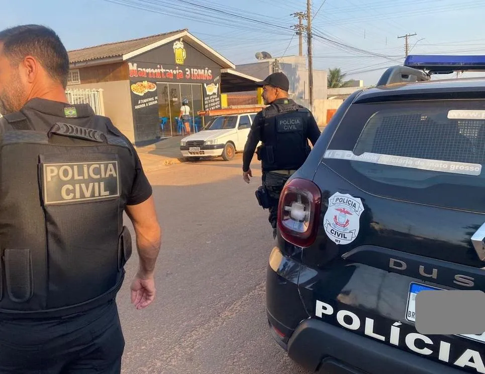 Carro estacionado com corpo dentro chama atenção de moradores em Mato Grosso