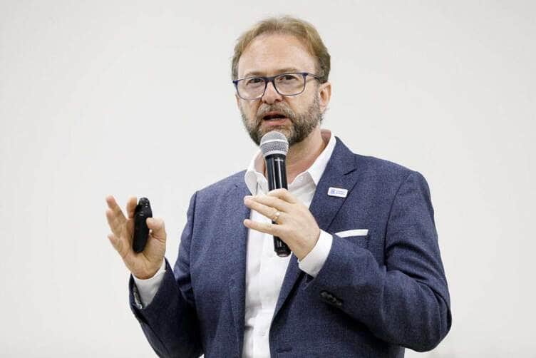 Prefeito e primeira-dama de Cuiabá pautam ações para crianças com problemas de visão