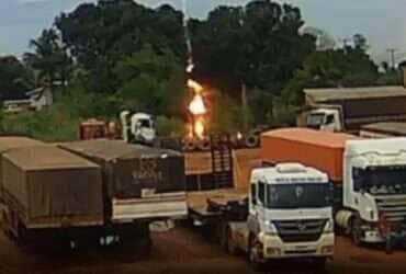 Raio causa incendio em borracharia de cidade de Mato Grosso video -CenárioMT