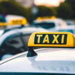 Taxi circulando em via pública de Mato Grosso