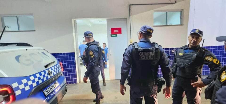 Conflito entre ex-companheiros envolve facadas e agressão física; ambos alegam legítima defesa