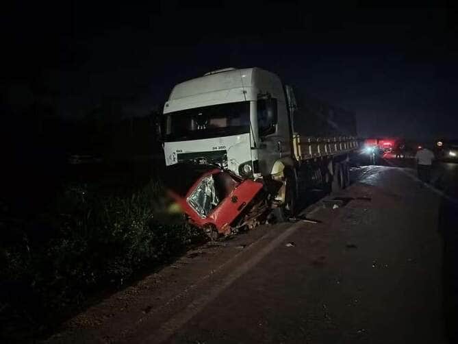 Acidente ocorreu durante a madrugada; equipes da PRF, Politec e IML atenderam a ocorrência