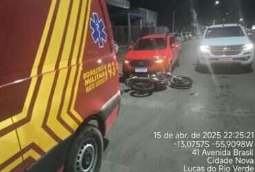 Acidente ocorreu próximo ao Hospital São Lucas; vítima estava sem capacete e foi encaminhada ao Pronto Atendimento Municipal com escoriações e contusão no braço
