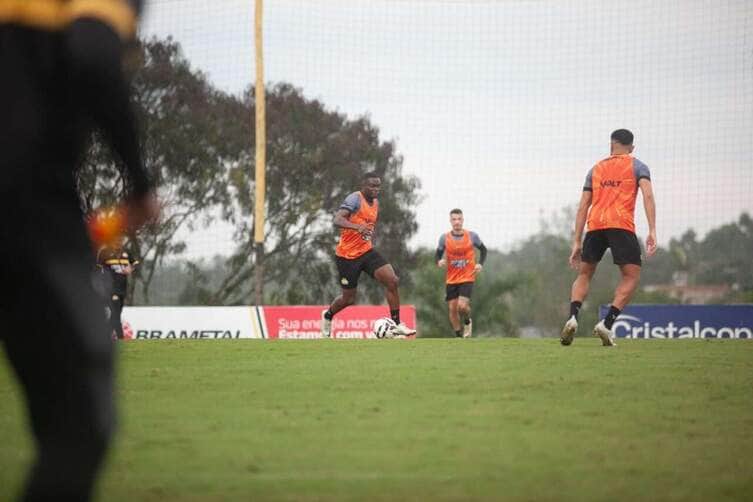 Novorizontino x Criciúma: onde assistir, escalações e tudo sobre o confronto da Série B. Imagem: Cleiton Ramos/Criciúma