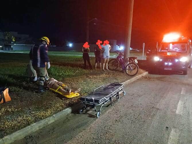 Motociclista de 20 anos fica ferida após colidir com poste em Lucas do Rio Verde