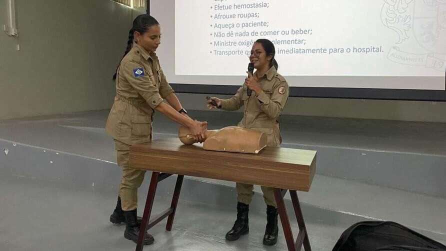 Estudantes participam de atividades práticas com o Corpo de Bombeiros em Lucas do Rio Verde