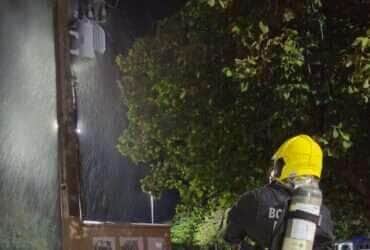 Incêndio em transformador mobiliza Corpo de Bombeiros na rotatória da Rosa Mística em Lucas do Rio Verde