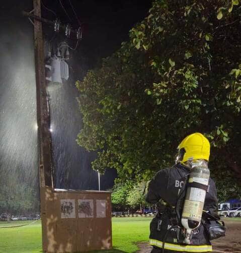 Incêndio em transformador mobiliza Corpo de Bombeiros na rotatória da Rosa Mística em Lucas do Rio Verde