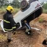 Acidente envolveu colisão entre caminhonete e caminhão; vítima foi socorrida pelo Corpo de Bombeiros e encaminhada ao hospital em Lucas do Rio Verde
