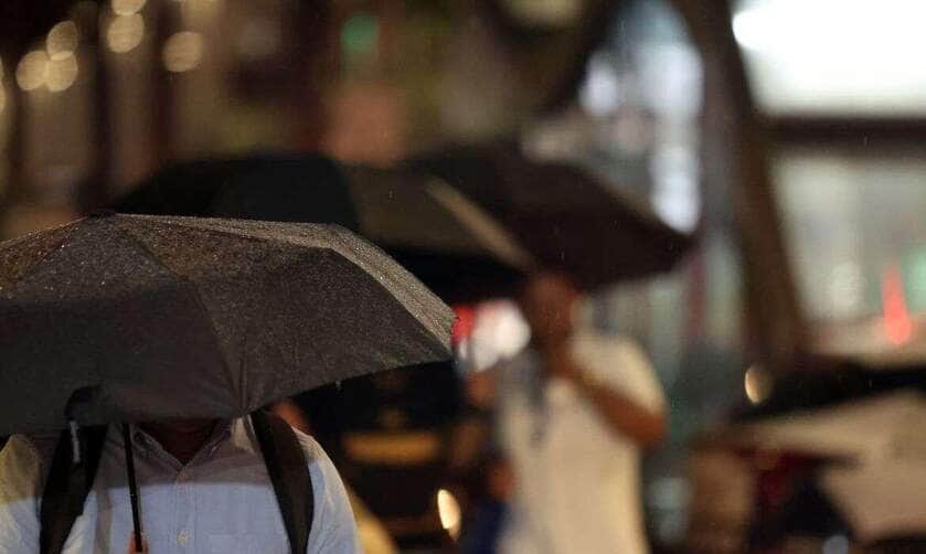 São Paulo (SP), 31/03/2025 - Pessoas durante chuva na Avenida Paulista. Foto: Paulo Pinto/Agência Brasil