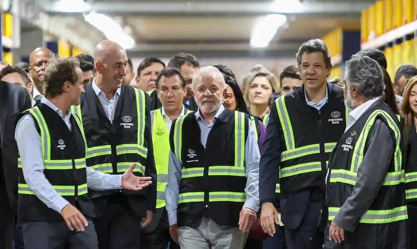Cajamar (SP), 07/04/2025- Presidente Luiz Inácio Lula da Silva, visita o setor de distribuição do Mercado Livre. Foto: Paulo Pinto/Agência Brasil