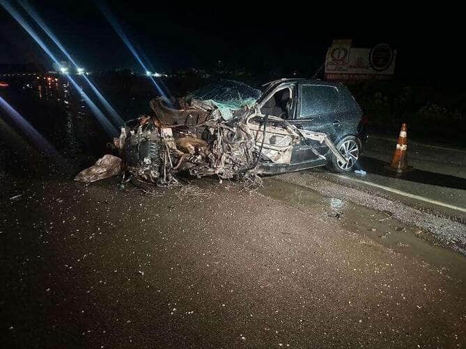 Homem fica ferido após colisão entre carro e caminhão na Rodovia dos Imigrantes, em Cuiabá