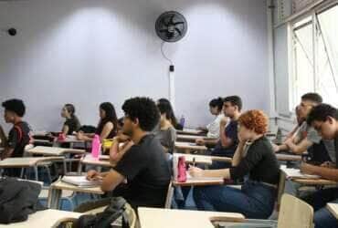 Cursinho preparatório para o vestibular da Universidade de São Paulo - USP Leste.