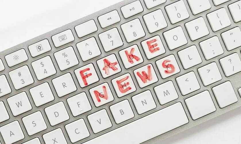 Fake News; Notícia Falsa; Celular; Notebook; Computador; Notícia - Nova onda de fake news no Brasil influencia a guerra digital. Foto: Freepik