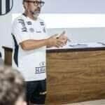 Cleber Xavier é contratado como novo técnico do Santos, em 29/04/2025