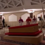 foto-vaticano-divulga-imagens-do-corpo-do-papa-francisco-em-caixao-no-vaticano-2