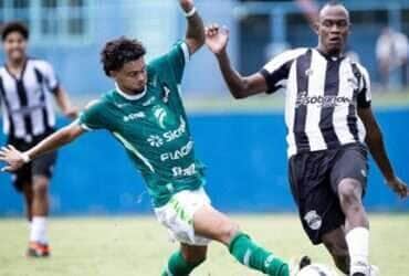 Lance do jogo entre Goiânia x Luverdense. Imagem: @basquiatjpg