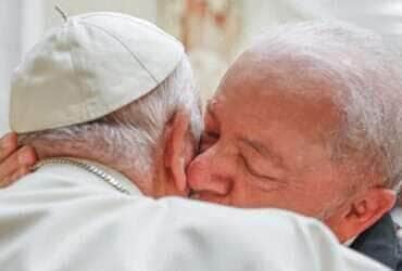 RETROSPECTIVA_2023 -  Lula é recebido pelo Papa Francisco. - Foto: Ricardo Stuckert/PR