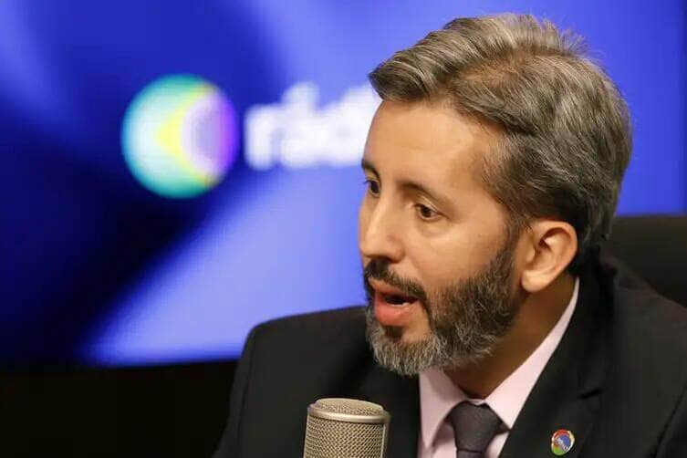 O presidente do Iphan, Leandro Grass, diz que praça tem que ser para o povo - Foto Bruno Peres/Agência Brasil/Arquivo Brasília (DF), 25/03/2025 - Leandro Grass, presidente do Instituto do Patrimônio Histórico e Artístico Nacional (IPHAN), participa do programa A Voz do Brasil. Foto: Bruno Peres/Agência Brasil