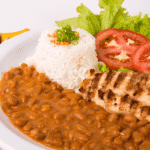 prato de arroz-feijão-tomate-almoço-jantar