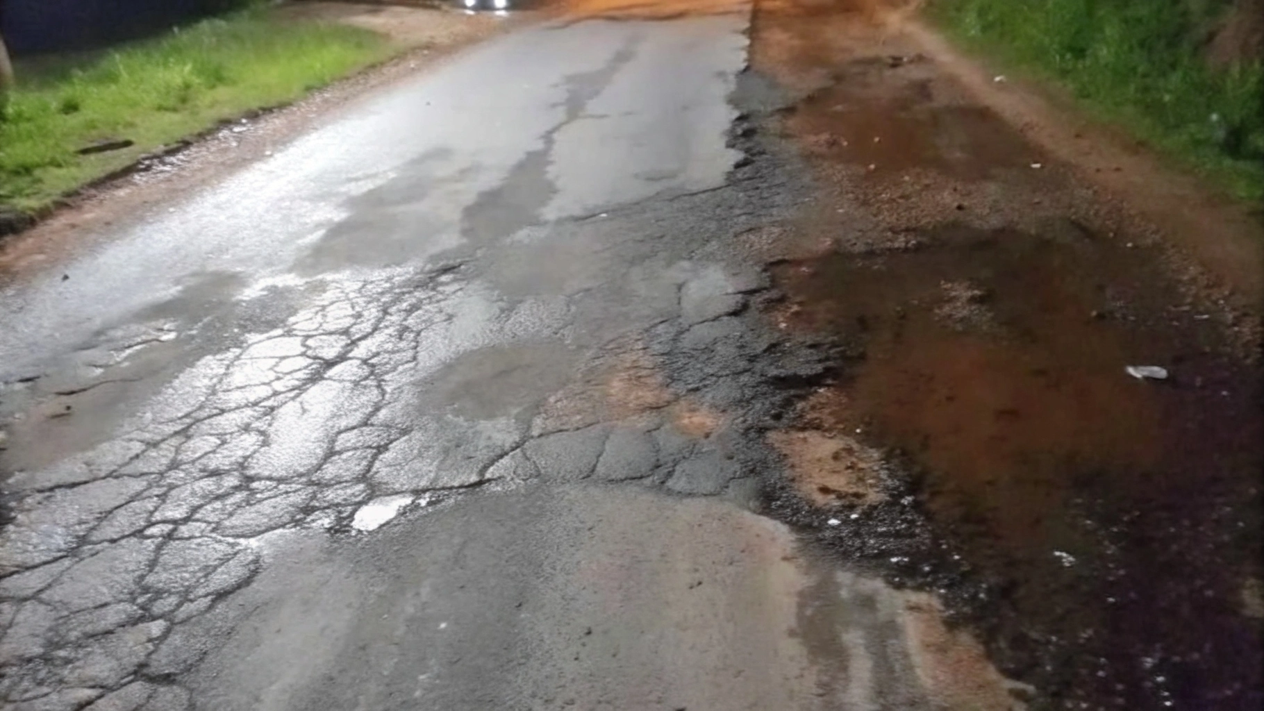 Vazamentos de água persistem em cidade de Mato Grosso e causam revolta em moradores
