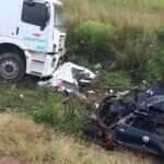 Carro e caminhão batem de frente e deixam dois mortos em Mato Grosso