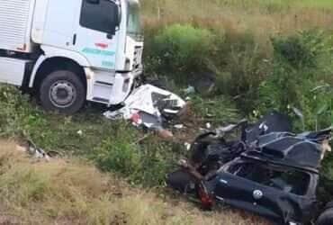 Carro e caminhão batem de frente e deixam dois mortos em Mato Grosso