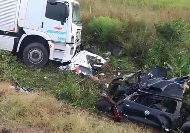 Carro e caminhão batem de frente e deixam dois mortos em Mato Grosso