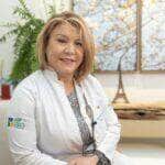Dra Olicelia Poncioni - Medica Psiquiatra- Formada pela UFMT em 1994 CRM2845 RQE 2862.Título de Especialista pela Associação Brasileira de Psiquiatria e Associação Médica Brasileira. Com 30 anos de experiencia atuando na rede pública e privada em Cuiabá, ambulatório, urgência e emergência. Preceptora da Residencia Médica em Psiquiatria CIAPS/SES. Preceptora do internato do curso de Medicina da UNIC. Chefe do Serviço de Psiquiatria Hospitalar do HMC.